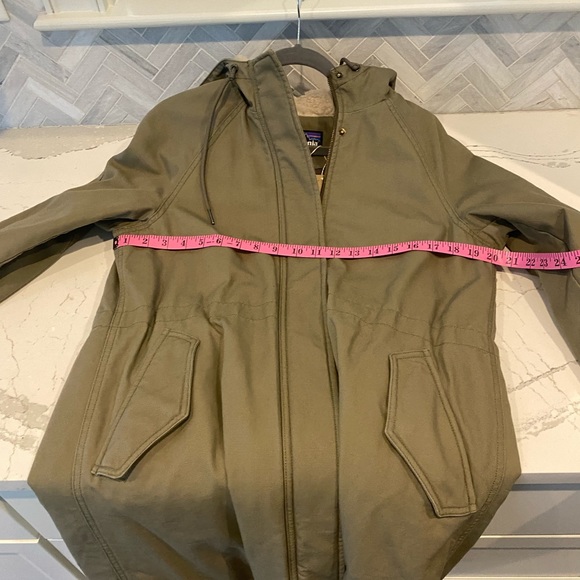 Patagonia Women's Insulated Prairie Dawn Parka - Picture 2 of 8